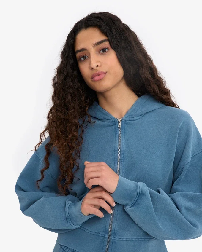Ekologisk kort hoodie med dragkedja – blekt indigo