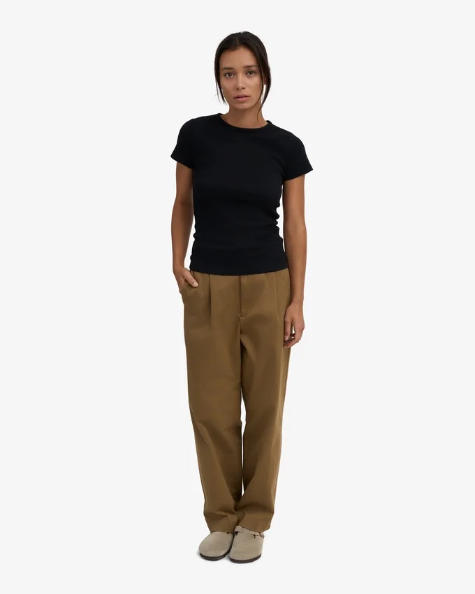 Ekologisk ribbad T-shirt – djupsvart