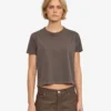 Ekologisk T-shirt i boxig, kort modell – Faded Mud