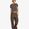 Ekologisk T-shirt i boxig, kort modell – Faded Mud