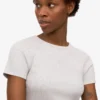 Ekologisk T-shirt i ribbstickat – snövit melange