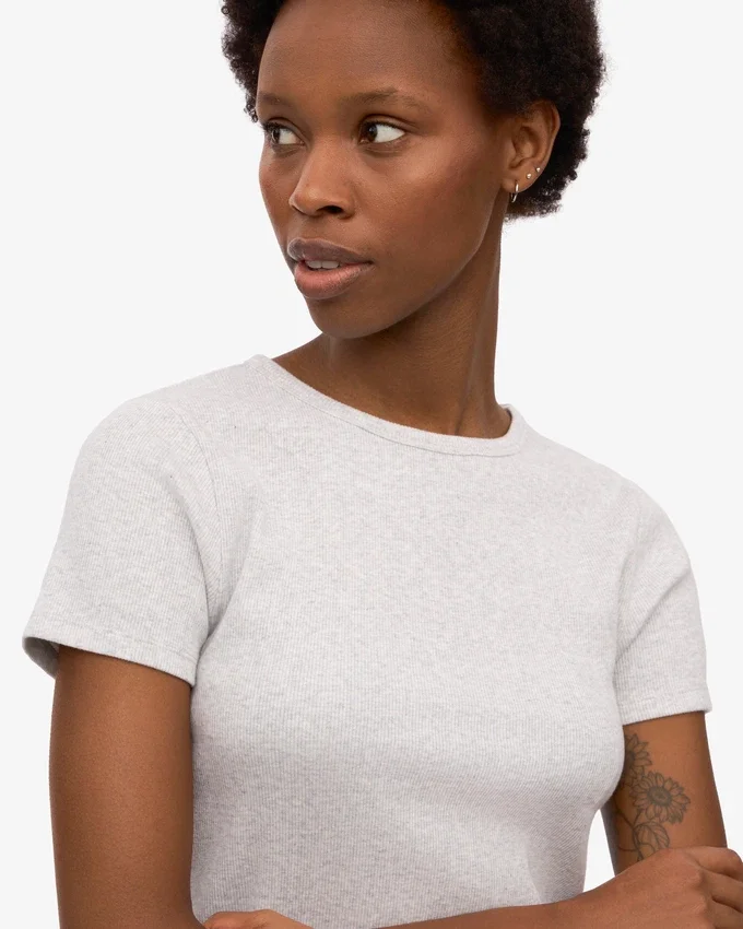 Ekologisk T-shirt i ribbstickat – snövit melange