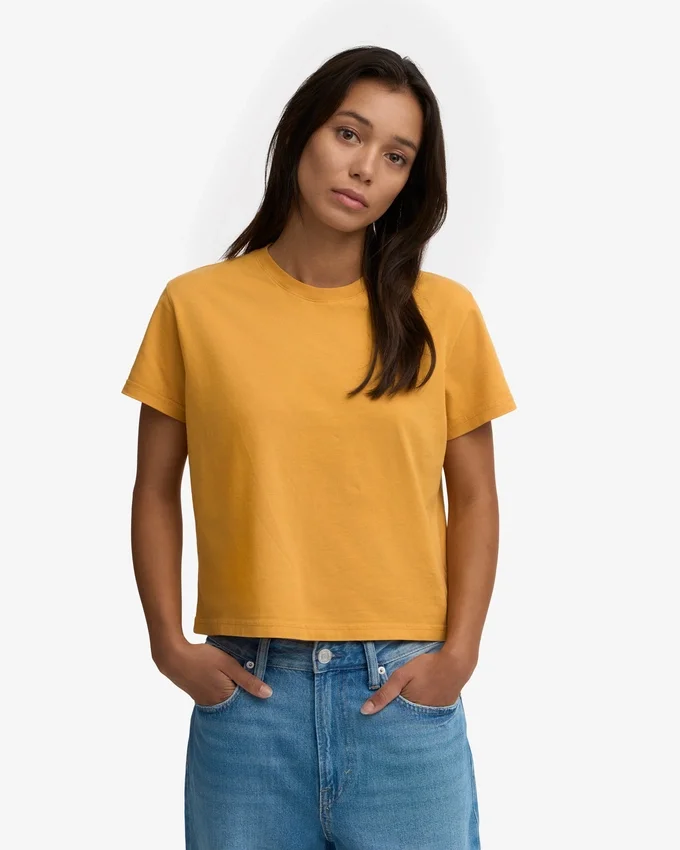 Ekologisk T-shirt med boxig, kort passform – bränd gul