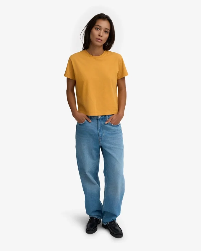 Ekologisk T-shirt med boxig, kort passform – bränd gul
