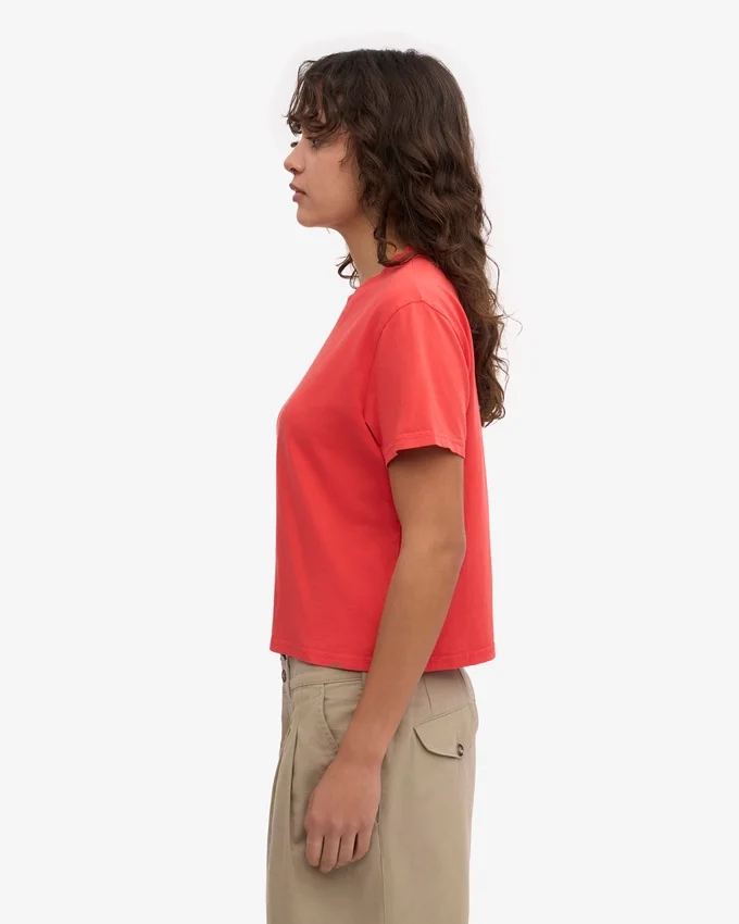 Ekologisk T-shirt med boxig, kort passform – röd mandarin