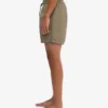 Klassiska badshorts – dammig olivgrön