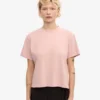 Kort, boxig T-shirt i ekologiskt tyg – blekt rosa