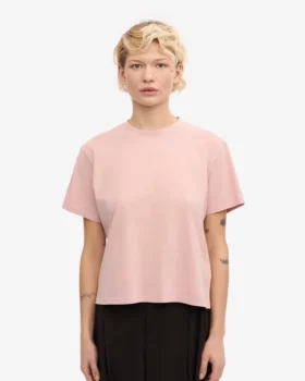 Kort, boxig T-shirt i ekologiskt tyg – blekt rosa