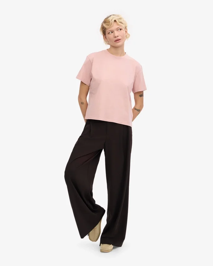 Kort, boxig T-shirt i ekologiskt tyg – blekt rosa