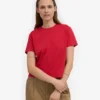 Kort, boxig T-shirt i ekologiskt tyg – scharlakansröd