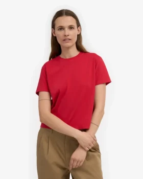 Kort, boxig T-shirt i ekologiskt tyg – scharlakansröd