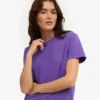 Kort, boxig T-shirt i ekologiskt tyg – ultraviolett