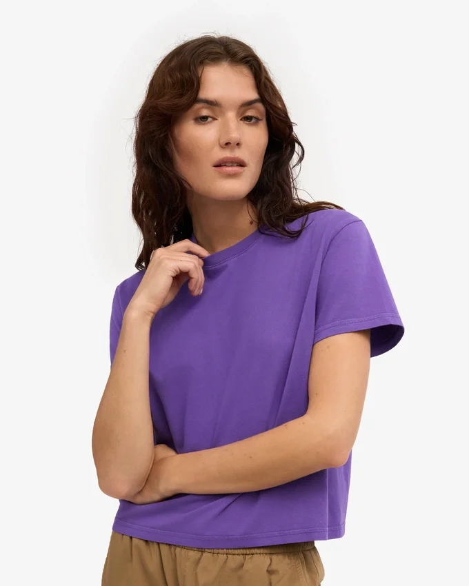 Kort, boxig T-shirt i ekologiskt tyg – ultraviolett