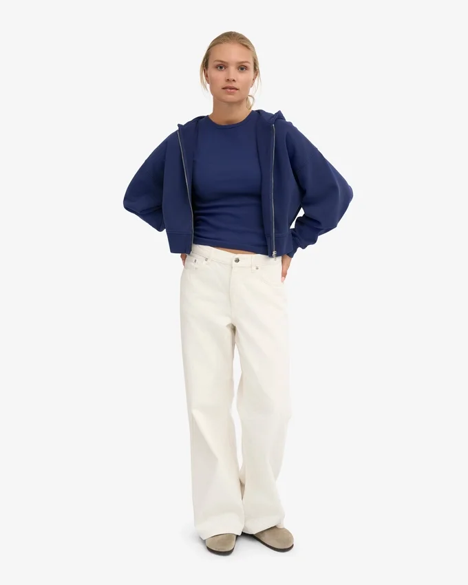 Kort hoodie i ekologiskt tyg med dragkedja – marinblå