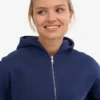 Kort hoodie i ekologiskt tyg med dragkedja – marinblå