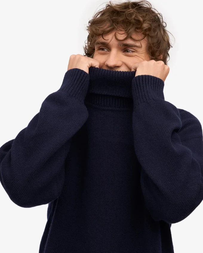 Merinoullströja med hög hals – Navy Blue