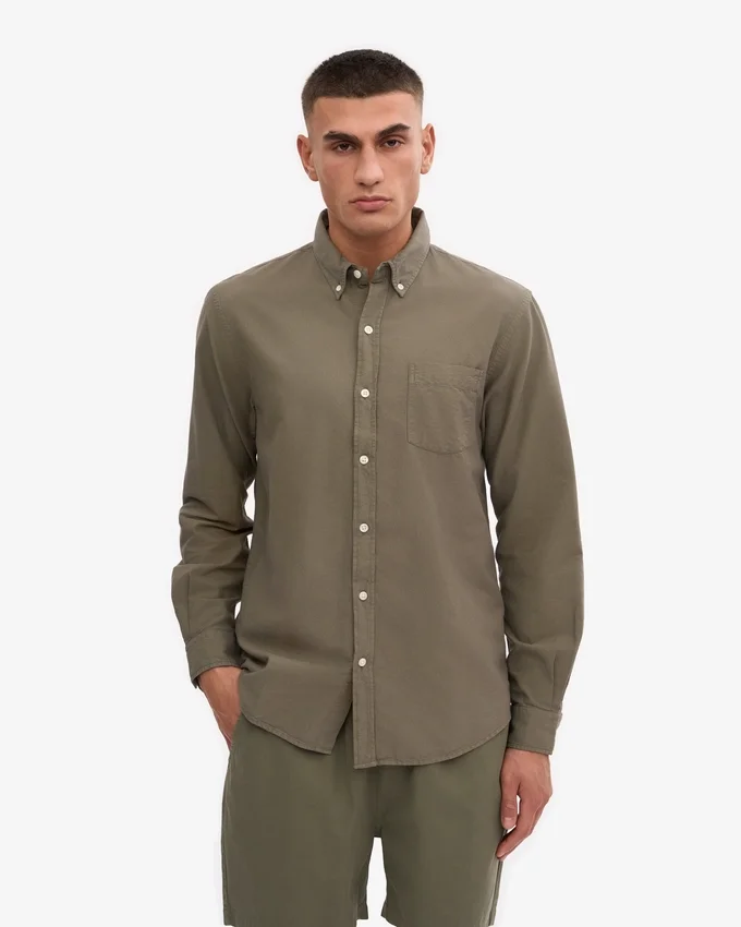 Organic Button Down skjorta med knappar – dammig olivgrön
