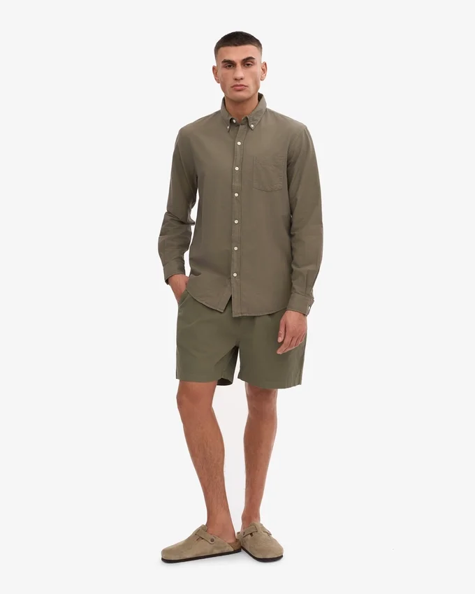 Organic Button Down skjorta med knappar – dammig olivgrön