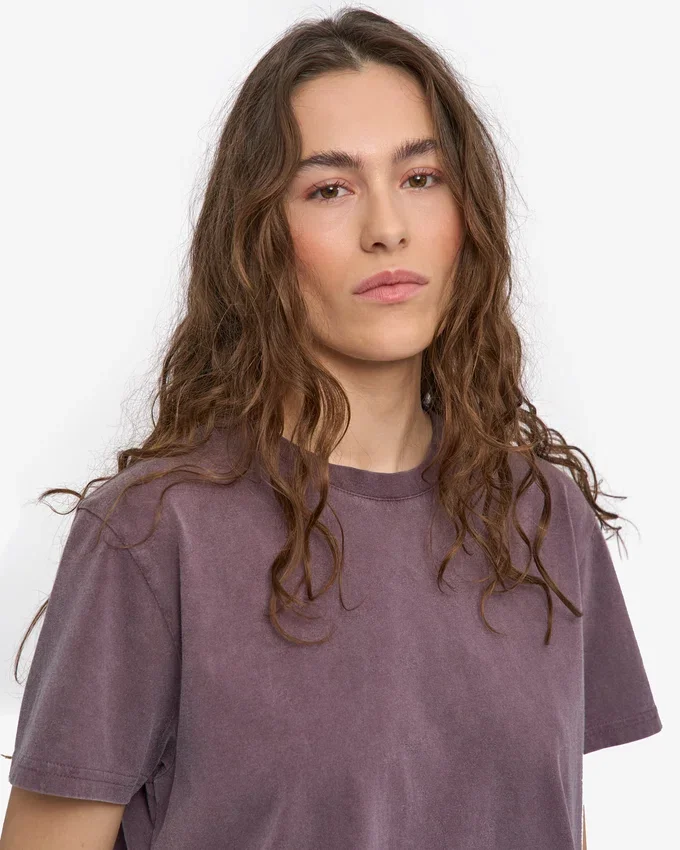 Organisk, boxig, kort T-shirt – blekt druvblå