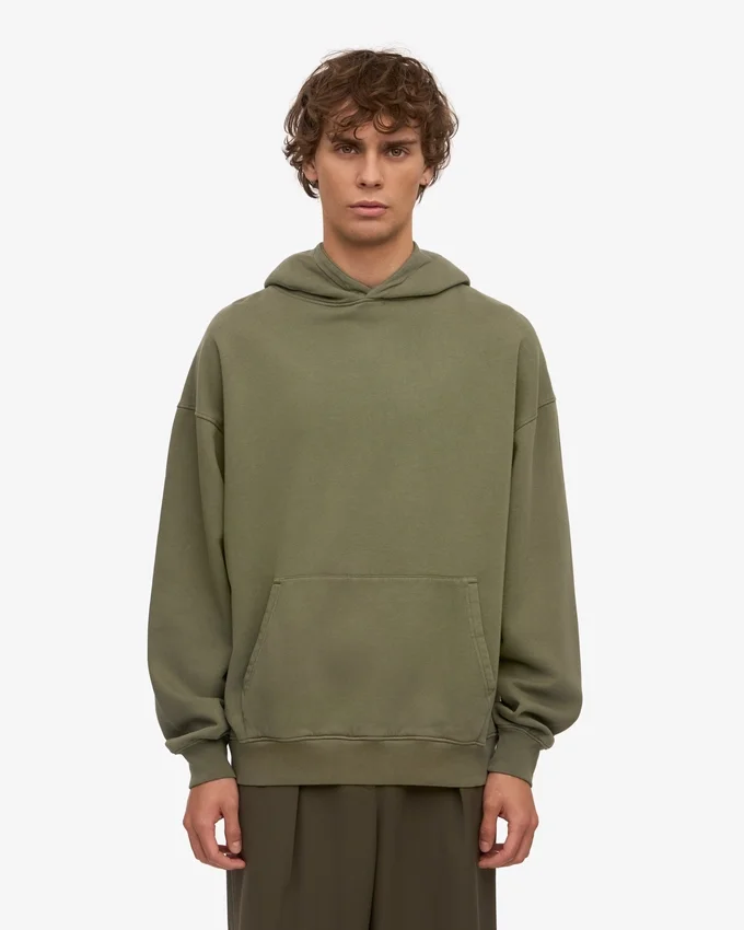 Överdimensionerad hoodie i ekologisk bomull – dammig olivgrön