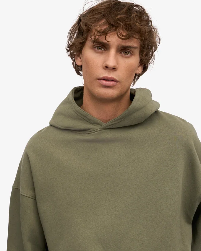 Överdimensionerad hoodie i ekologisk bomull – dammig olivgrön
